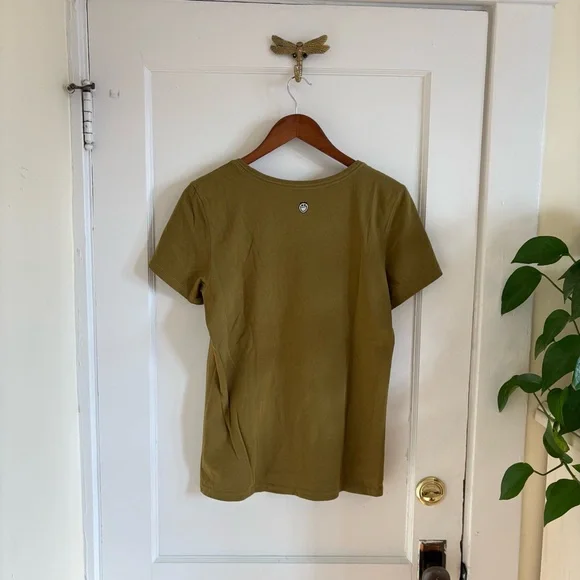 Life Is Good Women’s Olive Tune In Mountain Graphic T-Shirt - Medium - Picture 5 of 7